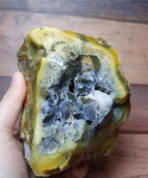 Büyük Dallı Sarı Opal Jeod, Mavi Druzy Çekirdekli | Doğal Jeod Kesiti | Sezgi, İçgörü - Ağırlık: 1111g - Benzersiz Koleksiyonluk Nadir Parça Kütle