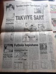 Star Gazetesi - Turkish Newspaper - 8 Ekim 1999 - 7. Cumhurbaşkanı Kenan Evren sır gibi sakladığı çıplak tablosunu sadece Star'da gösterdi fotoğraf - ünlü sihirbaz David Copperfield 26 Kasım'da İstanbul'a gelip 13 kişiyi yok edecek - Lizbon Nire Erzurum Yayla yazan Engin Ardıç - Apo'cuya sopa - ünlü manken Demet Şener parasını ticarete yatırıyor - Banu Alkan depremde öldü söylentilerine cevap verdi - MHP İstanbul milletvekili Mehmet Gül'e Musa Agacık Beşiktaş başkanlığını sordu - mecliste bir gün fotoğraflar - Türkiye'nin en çok tartışılan iş adamlarından Fazıl Akgündüz - canlı yayında rehine krizi iş adamı Mustafa Burhan teslim oldu Fotoğraf - Kızılay'a taze kan 71 yaşındaki Yüksel Bozer - Recep Tayyip Erdoğan turu fotoğraf - 26 Eylül gecesi meydana gelen kanlı isyandan sonra Ankara Ulucanlar cezaevi fotoğraf - Amerika'da sezonun gişe rekorlarını alt üst eden film Star Wars sinemalarda - Bravo TOFAŞ - pazartesi televole seyredilir - Süleyman Seba ve Şifo Mehmet el ele Fotoğrafı