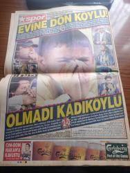 Star Gazetesi - Turkish Newspaper - 28 Ağustos 2002 - Tansu Çiller Ahlaksız Teklif'in Mesut Yılmaz'dan geldiğini söyledi - Tansu Çiller'in şahidi Sinan Aygün - Genç Parti Gelecek IMF gidecek - insan olarak Bülent Ecevit için vatandaş olarak Türkiye için üzülüyoruz başbakan son hali maalesef işte bu fotoğraflar - Kamer Genç farkı - Alman milletvekili Claudia Roth Türk esnafın ayağına gidip dert dinliyor fotoğraf - Levent Kırca olacak O kadar ile hepimizi ağlanacak halimize güldürdü - Trabzonspor'un Güney Kore'den transfer ettiği Lee Eul Yong turist taşıyor - Genelkurmay Başkanı Hüseyin Kıvrıkoğlu seçim ertelenirse kaos olur dedi - Korkut Eken'in yeniden yargılanması gündemde yazan Saygı Öztürk - at yarışı rehberi - Beşiktaşlı Ali Eren'e 2 maç ceza - İlhan Mansız ipten döndü - Fenerbahçe yönetimi Alman çalıştırıcı Lorant için kararını Bugün verecek - Ortega Galatasaray'a karşı belirsiz - Galatasaray Hakan Ünsal'a kavuştu -Fenerbahçe için dünkü Feyenoord maçı dönüm noktasıydı 2-0 kaybetti