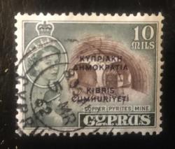 LOT.4 » İNGİLTERE KIBRIS PULU- KRALİÇE, DAMGALI, KIBRIS CUMHURİYETİ SÜRŞARJLI, M3A