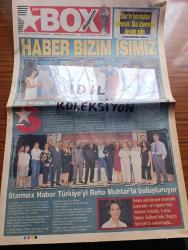 Star Box Gazetesi - Turkish Newspaper - 28 Ağustos 2002 - Star haber ilkleri tecrübeyi ve gençliği buluşturuyor - Starmax haber Türkiye'yi Reha Muhtarla buluşturuyor - tatil kurdu yazan Nadir Elçi Yazı Dizisi - Cunda Adası Fotoğraflar - Asuman Krause tesettür yarım cilve tam Fotoğrafı - Tuzla'dan atıldı Reina'ya taşındı bar komandosu Mustafa Altıoklar Fotoğrafı - Beşiktaş'ın başarılı futbolcusu Tümer Metin'in tavla keyfi Fotoğrafı - Taşbebek Gönül Yazar'a ihanet - O Şimdi Asker filminde Şebnem Schefer'de rol alıyor - Hisarı Sallayan Hande Yener Fotoğrafı - İzmir'in amatör küme takımlarından Narlıdere Spor kulübü üyeleri yemekte buluştu Fotoğrafı - İzmir enternasyonel fuarı etkinlik programı - en güzel telefon melodileri Logizmo'da - Necla Nazır türbanı attı Fotoğrafı - Kadir İnanır ve Türkan Şoray filmden önce festivalde buluşacaklar - gerçek göğüs mucizesi - televizyonda günün filmleri - astroloji - biri bizi gözetliyor yarışması - Banker Bilo Star televizyonunda - İbrahim Tatlıses