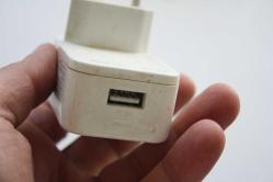 Sony Cp-ad2 150 Cm 2.1a Seyahat Şarj Aleti Beyaz  ADAPTÖR SORUNSUZ ADAPTÖR (BÜYÜK RAF 6
