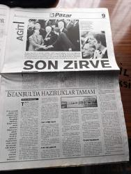 Star Pazar Gazetesi - Turkish Newspaper - 22 Ağustos 1999 - AKUT onların işi kurtarmak Fotoğrafı - deprem sorular ve yanıtlar - AKUT'un kuruluşuna öncülük eden Nasuh Mahruki - Emin Ali Sipahi yarışırken ölen babasının utangaç şampiyon oğlu - Nurettin Özyanık namı diğer Altındiş kaptan Fotoğrafı - Antalya film festivali'nin 36 1 5 Ekim tarihler arasında merhaba diyecek - festivalin babası Behlül Dal Fotoğrafı - Avrupa Güvenlik ve İşbirliği Teşkilatı (AGİT) 18 19 Kasım'da İstanbul'da toplanacak - deprem hasar senaryosu yazan Halit Kakınç - Jack London 1906 San Francisco depremini anlatıyor - eski münazaralar- Hacı Bektaş yazan Göksel Bozkurt - satranç - bulmaca - giyilebilir bilgisayar - Petrol ile gelen demokrasi yazan Semih İdiz - Net'te yayın devri - yüzyılın gençlik ideolü Elvis Presley Fotoğrafı - yaşama teknikleri yazan Kutlukhan Perker - sanat yazan Rengin Uz - Anna Karenina - hikaye Henri'nin tatili yazan Muzaffer İzgü - televizyonda bugün - Gülgün Feyman Fotoğrafı - Amasra foto