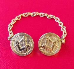 İngiltere, Masonik Loca Rozeti/Broş (Zincirli Çift-Pergel ve Gönye Sembolü) Ceket Yaka Klipsi Vb. Altın Kaplama. İyi Durumda. 1960-80'ler.