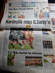 Akşam Gazetesi - Turkish Newspaper - 3 Eylül 1999 - İsmail Cem Helsinki zirvesi öncesinde AB'yi uyardı ister al ister alma - Deniz kaynadı paniği - Başbakan Bülent Ecevit ABD'nin özel konuğu - Çankaya'dan dönen af ortada kaldı - Galatasaray PAOK dostluk maçından 200 milyar yardım - Galatasaray Atatürk'ün evinde Fotoğrafı - ünlü sunucu Yalçın Dümer 9 arkadaşıyla kokain aleminde yakalandı - İstanbul metrosuna deprem sınavı - TÜDAV'a göre İstanbul kıyıları olası bir depremde 10 metrelik dev dalgalara teslim olacak - Trafik kazasında hayatını kaybeden Ajlan Büyükburç'a büyük vefasızlık - depremde yoğun yardımları bulunan İsrail'e teşekkür - Hande Ataizi'den deprem yardımı - Ebru Şallı'nın bebek özlemi - Venüs Williams üçüncü turda - Trabzonspor'da Oliveria şoku - Fenerbahçe başkanı Aziz Yıldırım Rıdvan Dilmen'i yedirmem dedi - milli takım teknik direktörü Mustafa Denizli tarih yazacağız dedi - Kuzey İrlandalı futbolcular Türk bayrağı ile poz verdi fotoğraf - Galatasaray başkanı Faruk Süren