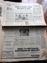Yeni Asır Gazetesi - Turkish Newspaper - 18 Mayıs 1984 - ÖSYS 1. Basamak sınavı sonuçları - Türkiye ikincisi Soner Yamen Efeler lisesi'nde - Atatürk'ü anma gençlik ve Spor Bayramı Yarın kutlanacak - Turgut Özal 4 milyar dolar arıyor - Arap turistler ülkemizde mülk sahibi olabilecek - sermaye piyasası kurulu üyesi Sadık baklacıoğlu millette köprüye verecek para yok - alkolün zararları yazan Güngör Mengi - İzmir büyükşehir Belediye Başkanı Burhan Özfatura belediye yeminli büro görevi de yapar - işgali yaşadık Nedime Kapani anlatıyor - ibret levhaları İzmirli Rum kızları kralı karşılıyor Fotoğrafı - MİSK'e faaliyet izni çıktı - döviz kurları - ABD'ye Libya ile ilişkilerimize karışma dedik - ANAP'ın yaş gününde yıldız yağacak Gönül Yazar ve Metin Akpınar Zeki Alasya'da etkinliğe katılacak - Necdet Calp Turgut Özal iktidar hastalığına yakalandı dedi - Kadifekale gazinosu'nda Romalı Perihan - kervansaray'da her akşam Hüner Coşkuner - film yıldızı Zerrin Egeliler Şan gazinosunda - Tüdanya