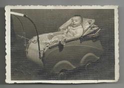 FOTO CAN / BEBEK VE ESKİ TİP BEBEK ARABASI TEMALI FOTOĞRAF...