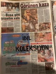 HAFTA SONU DERGİ - GAZETESİ DOĞUM GÜNÜ HEDİYESİ (TURKİSH -MAGAZINE - NEWSPAPER) - TAM TAKIM 8 SAYFADIR -  8 HAZİRAN 1990 - Sayı: 23 -Emrah-Meltem Berent-Nilüfer Öz-Sibel Barış-Sibel Can-Meral Oğuz-Tarık Akan-Uğur Polat-Aslı Altan-Ercan Yazgan-Buket Dereoğlu-Sabahat Emir-Haldun Dormen-Harika Avcı-Lale Özdemir-İbrahim Özdemir-Erdal İnönü-Süleyman Demirel-Turgut Özal-Atıf Yılmaz-Türkan Şoray-Müjdat Gezen-Yaman Tüzcet-Gönül Yazar-Emel Sayın-Sezen Aksu-Neşe Karaböcek-Serdar Gökhan-Oya Aydoğan-Ertuğrul Sayın-Hülya Avşar’ın güneş sefası-İpek Pınar-Burhan çaçan-Asu Maralman-Nur Aksoy-Turgut Özal-Semra Özal-Ahmet Kayanın güzel Üniversitelisi-Gülten Kaya-Turgut Özal-Semra Özal-Meral Konrad-Avni Kütükoğlu-Gülizar Irmak-Bedrettin Dalan-Ferdi Özbeğen reklamı-Zerrin Özer-Alper Önal-Sibel Egemen-Sema Çelebi-Enrico Manisa