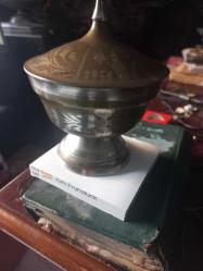 Kalem işçiliği prinç işlemeli kapaklı şekerlik