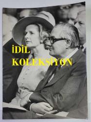 BİRLEŞİK KRALLIK ESKİ BAŞBAKANI MARGARET THATCHER'IN ORİJİNAL FOTOĞRAFI - ORIGINAL PHOTOGRAPH OF FORMER UNITED KINGDOM PRIME MINISTER MARGARET THATCHER - 20 x 15 cm EBADINDA -MARGARET THATCHER, JAMES CALLAGHAN İLE YAN YANA OTURURKEN ÇEKİLMİŞ BİR KARE. (THE FRENCH PRESIDENT MAKES AN HISTORIC ADDRESS TO BOTH HOUSES OF PARLIAMENT. PRESIDENT GISCARD D'ESTAING OF FRANCE, WHO IS CURRENTLY ON A STATE VISIT TO BRITAIN, TODAY ADDRESSED BOTH HOUSES OF PARLIAMENT. THE SPEACH OF THE HOUSE OF LORDS. PRIME MINISTER JAMES CALLAGHAN AND MARGARET THATCHER LISTENING TO THE ADDRESS BY PRESIDENT GISCARD D'ESTAING IN THE ROYAL GALLERY TODAY. JUNE 32rd 1975. ) - ÖZEL ARŞİV