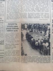 Yeni İstanbul Gazetesi - Turkish Newspaper - 29 Mart 1963 - buhranı körükleyen yalancılık yazan Gökhan Evliyaoğlu Başmakale - hükümet Dün vatandaşları ve bütün teşekkülleri olayları önlemeye çağırdı - Osman Bölükbaşı Başbakan İsmet İnönü ile konuşarak hükümetin mesuliyetini hatırlattı - Adalet Partisinde grubunda da sert tartışmalar oldu - Adalet Partisi merkez genel idare kurulundan 12 kişi istifa etti - Celal Bayar tekrar tevkif edildi - Kızıl bizim radyo yeni İstanbul ortadan kaldırılmalıdır diyor - Bursa'da 200 talebenin yürüyüşünü 20.000 kişi temaşa etti - TİP'liler Dün Toprak dergisine tecavüze kalktılar - Celal Bayar öldüreceğim diyen Sıtkı Ulay hakkında savcılık tahkikat açtı - TİP'li gençler Aydınlar kulübünü de tahrip etti - günün yazısı ökse yazan Safiye Erol - dolapdere'de 2 ihtiyar açlıktan öldü - İtalya ve dünya futbolunun bir numaralı otoritesi Vittorio Pozzo maçı değil İstanbul'u beğendim dedi - Alfredo Tonilo Can Bartu Metin oktay'dan çok büyük bir futbol yıldızıdır