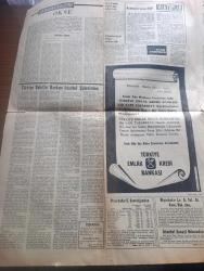 Yeni İstanbul Gazetesi - Turkish Newspaper - 29 Mart 1963 - buhranı körükleyen yalancılık yazan Gökhan Evliyaoğlu Başmakale - hükümet Dün vatandaşları ve bütün teşekkülleri olayları önlemeye çağırdı - Osman Bölükbaşı Başbakan İsmet İnönü ile konuşarak hükümetin mesuliyetini hatırlattı - Adalet Partisinde grubunda da sert tartışmalar oldu - Adalet Partisi merkez genel idare kurulundan 12 kişi istifa etti - Celal Bayar tekrar tevkif edildi - Kızıl bizim radyo yeni İstanbul ortadan kaldırılmalıdır diyor - Bursa'da 200 talebenin yürüyüşünü 20.000 kişi temaşa etti - TİP'liler Dün Toprak dergisine tecavüze kalktılar - Celal Bayar öldüreceğim diyen Sıtkı Ulay hakkında savcılık tahkikat açtı - TİP'li gençler Aydınlar kulübünü de tahrip etti - günün yazısı ökse yazan Safiye Erol - dolapdere'de 2 ihtiyar açlıktan öldü - İtalya ve dünya futbolunun bir numaralı otoritesi Vittorio Pozzo maçı değil İstanbul'u beğendim dedi - Alfredo Tonilo Can Bartu Metin oktay'dan çok büyük bir futbol yıldızıdır