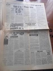 Türkiye Gazetesi - Turkish Newspaper - 29 Nisan 1989 - gazete kültürlü aydınlar yazan Yalçın Özer Başmakale - 117 bin işçi bir saat çalışmadı - Erdal İnönü 1 Mayıs'ta yürümekten vazgeçti - Türk İş'te 1 Mayıs krizi - Erdal İnönü gözünde bandajla Fotoğrafı - Kıbrıs gazisi Mustafa hamleci bu kez kızını yaşatmak için savaşıyor - televizyon radyo programı - şekerci Hacı Bekir'e grev darbesi Fotoğrafı - Milli Eğitim Bakanı Avni Akyol milli ve manevi değerlerine saygılı öğretmen yetiştirilecek - Profesör Doktor Beşir Hamitoğulları Nokta dergisini mahkum ettirdi - Su pazarında yeni isim İSKİ - suyun patronu Ergun Köknel Fotoğrafı - İsrail vahşeti sürüyor - evliya menkıbeleri yazan Abdüllatif Uyan - TRT'yi sol örgütlerin yuvası haline getiren Sabık Genel Müdür Cem Duna'nın enkazı ortada kaldı - Çetinkaya Bakırköy mağazası açılıyor - Hasan Heybetli tahliye edildi fotoğraf - voleybolda başbakanlık Kupası Sönmez Filament'in - Tanju Çolak Galatasaray'da kaldı - Fenerbahçe'de sakatlar korkutuyor
