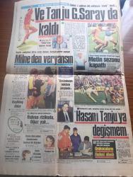 Türkiye Gazetesi - Turkish Newspaper - 29 Nisan 1989 - gazete kültürlü aydınlar yazan Yalçın Özer Başmakale - 117 bin işçi bir saat çalışmadı - Erdal İnönü 1 Mayıs'ta yürümekten vazgeçti - Türk İş'te 1 Mayıs krizi - Erdal İnönü gözünde bandajla Fotoğrafı - Kıbrıs gazisi Mustafa hamleci bu kez kızını yaşatmak için savaşıyor - televizyon radyo programı - şekerci Hacı Bekir'e grev darbesi Fotoğrafı - Milli Eğitim Bakanı Avni Akyol milli ve manevi değerlerine saygılı öğretmen yetiştirilecek - Profesör Doktor Beşir Hamitoğulları Nokta dergisini mahkum ettirdi - Su pazarında yeni isim İSKİ - suyun patronu Ergun Köknel Fotoğrafı - İsrail vahşeti sürüyor - evliya menkıbeleri yazan Abdüllatif Uyan - TRT'yi sol örgütlerin yuvası haline getiren Sabık Genel Müdür Cem Duna'nın enkazı ortada kaldı - Çetinkaya Bakırköy mağazası açılıyor - Hasan Heybetli tahliye edildi fotoğraf - voleybolda başbakanlık Kupası Sönmez Filament'in - Tanju Çolak Galatasaray'da kaldı - Fenerbahçe'de sakatlar korkutuyor