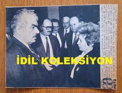 ŞEVKET YILMAZ'IN HABER METİNLİ AJANS-BASIN FOTOĞRAFI (KAĞIT BASKI) - 17 x 12,5 cm EBADINDA - TÜRK-İŞ GENEL BAŞKANI ŞEVKET YILMAZ, ÇALIŞMA ve SOSYAL GÜVENLİK BAKANI İMREN AYKUT  ve TİSK GENEL BAŞKANI HALİT NARİN'LE ''TÜRKİYE'DE İŞSİZLİK ve İSTİHDAM SORUNLARI'' KONULU SEMİNERDE AYNI KAREDELER