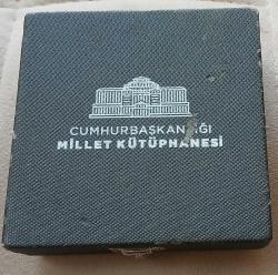 Cumhurbaşkanlığı Millet Kütüphanesi Madalyon Kutusunda