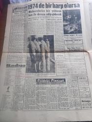 Ege Ekspres Gazetesi - Turkish Newspaper - 5 Nisan 1961 - Av bahisleri yazan Tevfik Durak - komünistler küba'ya 30 bin ton silah ve cephane verdi - söğüt'te bir seramik fabrikası kurulacak - Dünya nüfusu 3 milyarı buluyor - Urlada domuz konservesi fabrikası tesis edilecek - tanınmış heykeltraş Paul Landowski öldü - Ulus Gazetesi aleyhine açılan davaya bakıldı - yalnız kalpler çizgi roman - Ziraat Bankası - İstihsal bölgelerinden gelen mallar neden pahalı oluyor - günün tarihi yazan Tahsin Burdurlu - İzmir Ankara radyosu programı - göldeki cinayet yazan John Craft Yazı Dizisi - 1974'te bir harp olursa - gelecek harpten bir sahne fotoğraf - Yassıada'da dün şahitler dinlendi - hilton'un açılışında İstanbul'a gelen artist Ann Miller gene boşandı - doyulmayan toprak yazan Bekir Aydoğdu Yazı Dizisi - sol kanat hikayesi yazan Peyami Safa - milli anayasa - Türkiye ile Birleşik Amerika arasında imzalanan bir hububat anlaşması için bu yıl Amerika Türkiye'ye 150.000 ton buğday verecek