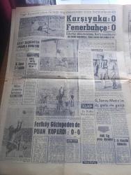 Ege Ekspres Gazetesi - 25 Kasım 1963 - ABD Başkanı Kennedy'nin katili Oswald öldürüldü - Kennedy'nin öldürülüşü filmle tespit edildi Fotoğrafı - 20 senedir ilk defa dış saate dün çıkan İsmet İnönü halen birleşik Amerika'da - Küba başbakanı Fidel Castro Kennedy'nin ölümünden dolayı üzgün - 3 erkek kardeş dediler J. Kennedy Robert Kennedy Ve Edward Kennedy Fotoğrafı - Amerika'da evvelki reisicumhur katilleri nasıl yakalanmıştı - Kennedy'nin öldüğünü bilmeyen 14 kişi kim - Amerikan başkanı Kennedy'nin cenazesi için heyetimiz Amerika'da - tütün fideliklerini tarım bakanlığı kontrol edecek - nurculuk propagandası yaptıkları iddia edilen 7 kişi yakalandı - Karşıyaka 0 Fenerbahçe 0 fotoğraflar - Galatasaray Metin Oktay'ı üç golü ile galip - Kamalı Zeybek yazan Kemal Ormancıoğlu Yazı Dizisi - Renata Şiiri yazan Hüseyin Uçar - zehirli hayat filmi başrolde Lana Turner Ve John Gavin Yıldız sinemasında - mahkum 7 harbiyeli serbest bırakıldı - demir bilekli adam yazan J. Hersey - Mayk Hammer