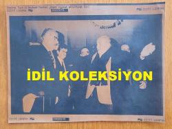 SÜLEYMAN DEMİREL ve ŞEVKET YILMAZ'IN AJANS-BASIN FOTOĞRAFI (KAĞIT BASKI) - 24 x 18 cm EBADINDA - TÜRK-İŞ GENEL BAŞKANI ŞEVKET YILMAZ ve SÜLEYMAN DEMİREL AYNI KAREDELER - MURAT KOÇ
