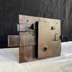 Antik Dövme Demir Çift Sürgülü Kilit