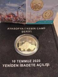 Ayasofya-i Kebir Camii Şerifi Hatıra 10 Temmuz 2020 Yeniden İbadete Açılışı 925 ayar Gümüş Üzeri Altın kaplama 31,10 gram. 10 bin adet baskının 2309 ncusu. Orijinal DARPHANE Kutusunda.