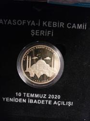 Ayasofya-i Kebir Camii Şerifi Hatıra 10 Temmuz 2020 Yeniden İbadete Açılışı 925 ayar Gümüş Üzeri Altın kaplama 31,10 gram. 10 bin adet baskının 2309 ncusu. Orijinal DARPHANE Kutusunda.