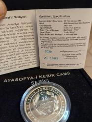 Ayasofya-i Kebir Camii Şerifi Hatıra 10 Temmuz 2020 Yeniden İbadete Açılışı 925 ayar Gümüş Üzeri Altın kaplama 31,10 gram. 10 bin adet baskının 2309 ncusu. Orijinal DARPHANE Kutusunda.