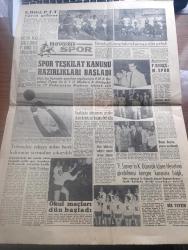 Son Havadis Gazetesi - Turkish Newspaper - 10 Kasım 1960 - Atatürk'ü milletçe anıyoruz - Atatürk'ü anma programı kompozisyon Salahattin Uzman - unutulmaz adam yazan Peyami Safa - 6-7 Eylül davası müdafaaya kaldı - 6-7 Eylül sanıklarından Fuat Köprülü ve Fahrettin Kerim Gökay mahkemeye getiriliyor fotoğraf - Kennedy Birleşik Amerika Başkanı Seçildi Fotoğrafı - Cemal Gürsel'in tebrik mesajı - Paçacı esnaf toptancı kasaplardan şikayetçi - Fuhuşla mücadelenin neticesi 27 Otel kapatıldı 49 randevu evi mühürlendi - Kızılay'a üye olmak isteyenler fazlalaştı - Deliler gülüyor yazan Süleyman Tekil Yazı Dizisi - Atatürk ve Bir Konferans yazan Cevdet Perin -  Spor Teşkilat Kanunu Hazırlıkları Başladı - Turgay Şeren Fotoğrafı - Rostov Maçı İçin Galatasaray Fenerbahçe ile Fenerbahçe anlaşamadı - Fenerbahçe Modaspor basketbol maçı - Ömer Besim yarın anılacak - Beşiktaş'ta ödenmeyen primler idare heyetinin başına dert oldu - Temel Reis çizen Ralph Stein - Adnan Menderes'in avukatı Burhan Apaydın
