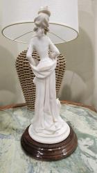 Auro Belcari imzalı vintage italyan biblo köpek gezdiren hanımefendi