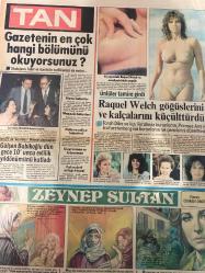 TAN GAZETESİ DOĞUM GÜNÜ HEDİYESİ (TURKISH NEWSPAPPER) - 23 ARALIK 1983- SADECE 4 SAYFADIR -Emel Sayın-Yüksel Kazancı-Orhan Yiğit-Adile Oktay Şengüler-Marco DArcangelo-Stelvio DAmario-Richard Chamberlain-Raquel Welch-Farah Diba-Farahnaz-Prenses Ann-Ira Furstenberg-Gülşen Bubikoğlu-Emel Sayın Türkiyeden gidiyorum dedi-Hollanda yeraltı dünyasının patronu olan Türk tatil için iki sevgilisi ile İstanbula geldi-İşten dönen koca karısını sevgilisi ile evde yemek yerken yakaladı-Bir mankenin itirafları-TVde yeni bir Shogun fırtınası daha esecek-Gazetenin en çok hangi bölümünü okuyorsunuz-Ünlüler tamire girdi-Raquel Welch göğüslerini ve kalçalarını küçülttürdü-Gülşen Bubikoğlu dün gece 10uncu evlilik yıldönümünü kutladı