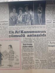 Havadis Gazetesi - Turkish Newspaper - 14 Kasım 1960 - milli birlik komitesi feshedildi ve yeniden kuruldu - yeni komite 23 kişi diğer 14 üye emekliye sevk edildi - Cemal Gürsel 29 Ekim 1961 şeref vaadimiz dedi - Avrupa'nın kaçırılması yazan Peyami Safa - Nevzat Emrealp İstanbul emniyet müdürü oldu - dünya güzeli Arjantinli Morma Gladys seçildi fotoğraf - Türkiye'yi temsil eden Nebahat çehre jürinin önünden geçerken Fotoğrafı - balmumcu'da 74 kişi tahliye edildi - Ordu kumandanı Cemal Tural tahliye edilecek olanlara hitap ediyor - Güney Vietnam'da durum - 315 Kapalıçarşı esnafı 1,5 milyon lira ödeyecek - sinema tiyatro programı - cezayir'deki nümayişler - deliler gülüyor yazan Süleyman Tekil - Galatasaray Rostov'u perişan etti 4 0 Fotoğrafı - Spor Toto neticeleri - Karagümrük PTT'yi rahat mağlup etti - Kasımpaşa Şekerhilal berabere kaldı - Altay 1 Karşıyaka 0 - Altınordu Adanademirspor'a 1 puan kaptırdı - Söke sularında mayın bulundu - basın mevzuatı seminer çalışması devam ediyor