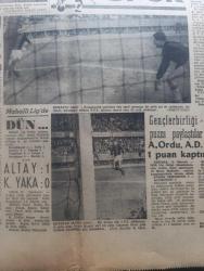 Havadis Gazetesi - Turkish Newspaper - 14 Kasım 1960 - milli birlik komitesi feshedildi ve yeniden kuruldu - yeni komite 23 kişi diğer 14 üye emekliye sevk edildi - Cemal Gürsel 29 Ekim 1961 şeref vaadimiz dedi - Avrupa'nın kaçırılması yazan Peyami Safa - Nevzat Emrealp İstanbul emniyet müdürü oldu - dünya güzeli Arjantinli Morma Gladys seçildi fotoğraf - Türkiye'yi temsil eden Nebahat çehre jürinin önünden geçerken Fotoğrafı - balmumcu'da 74 kişi tahliye edildi - Ordu kumandanı Cemal Tural tahliye edilecek olanlara hitap ediyor - Güney Vietnam'da durum - 315 Kapalıçarşı esnafı 1,5 milyon lira ödeyecek - sinema tiyatro programı - cezayir'deki nümayişler - deliler gülüyor yazan Süleyman Tekil - Galatasaray Rostov'u perişan etti 4 0 Fotoğrafı - Spor Toto neticeleri - Karagümrük PTT'yi rahat mağlup etti - Kasımpaşa Şekerhilal berabere kaldı - Altay 1 Karşıyaka 0 - Altınordu Adanademirspor'a 1 puan kaptırdı - Söke sularında mayın bulundu - basın mevzuatı seminer çalışması devam ediyor
