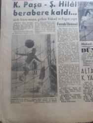 Havadis Gazetesi - Turkish Newspaper - 14 Kasım 1960 - milli birlik komitesi feshedildi ve yeniden kuruldu - yeni komite 23 kişi diğer 14 üye emekliye sevk edildi - Cemal Gürsel 29 Ekim 1961 şeref vaadimiz dedi - Avrupa'nın kaçırılması yazan Peyami Safa - Nevzat Emrealp İstanbul emniyet müdürü oldu - dünya güzeli Arjantinli Morma Gladys seçildi fotoğraf - Türkiye'yi temsil eden Nebahat çehre jürinin önünden geçerken Fotoğrafı - balmumcu'da 74 kişi tahliye edildi - Ordu kumandanı Cemal Tural tahliye edilecek olanlara hitap ediyor - Güney Vietnam'da durum - 315 Kapalıçarşı esnafı 1,5 milyon lira ödeyecek - sinema tiyatro programı - cezayir'deki nümayişler - deliler gülüyor yazan Süleyman Tekil - Galatasaray Rostov'u perişan etti 4 0 Fotoğrafı - Spor Toto neticeleri - Karagümrük PTT'yi rahat mağlup etti - Kasımpaşa Şekerhilal berabere kaldı - Altay 1 Karşıyaka 0 - Altınordu Adanademirspor'a 1 puan kaptırdı - Söke sularında mayın bulundu - basın mevzuatı seminer çalışması devam ediyor