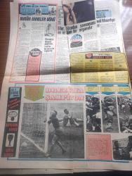 Tercüman İnci Gazetesi - Turkish Newspaper - 10 Mayıs 1970 - 1972 yılına kadar yıldızların günleri - Fatma Girik fotoğraf - Hülya Koçyiğit fotoğraf - Cüneyt Arkın fotoğraf - Kartal Tibet fotoğraf - Türkan Şoray fotoğraf - Mağrur Kadın başrolde Türkan Şoray Ekrem Bora Süleyman Turan Leman Akçatepe Foto Roman - futbolcu avcıları çalışma izni alamadılar - Şu bahsettiğimiz ölü başrolde Müşfik Kenter Serpil Örümcer Foto Roman - rüyalarınız karakteriniz talihiniz Astro Grafoloji uzmanı hizmetinizde - ünlü davulcu Durul Gence açıkladı topluluğum dağılmayacak - tarihi aşk ve macera romanı Kleopatra yazan Murat Sertoğlu - bizim evin yemeğinde samimi bir grup Muammer Çavuşoğlu Samet Ağaoğlu Emin Kalafat İhsan Çavuşoğlu gazetemizin sahibi Kemal Ilıcak ve eşi Nazlı Ilıcak Fotoğrafı - Celal Bayar kızı ve torunları ile Fotoğrafı - Genç İş adamlarımızdan Fazıl kaçar evlendi Fotoğrafı - Beyböri başrolde Salih Güney Müjgan Ağralı Aynur Aydan ve Tanju Şakar Foto Roman - Halit Kıvanç sunar