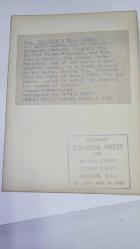 BİRLEŞİK KRALLIK ESKİ BAŞBAKANI MARGARET THATCHER'IN ORİJİNAL FOTOĞRAFI - ORIGINAL PHOTOGRAPH OF FORMER UNITED KINGDOM PRIME MINISTER MARGARET THATCHER - 16,5 x 12 cm EBADINDA - DÜNYANIN EN GÜÇLÜ KADINLARINDAN İKİSİ OLAN İNGİLİZ BAŞBAKANI MARGARET THATCHER (SAĞDA) VE HİNDİSTAN BAŞBAKANI İNDİRA GANDHİ, BAYAN THATCHER'IN NİSAN 1981'DE HİNDİSTAN'A YAPTIĞI ZİYARET SIRASINDA YENİ DELHİ'DE VERİLEN BİR DEVLET YEMEĞİNDE. İKİ KADIN, POLİTİKA KONUSUNDA BİRÇOK ÖNEMLİ KONUDA ANLAŞMAYA VARAMADI. (MRS. MARGARET THATCHER (RIGHT), THE BRITISH PRIME MINISTER, AND MRS. İNDIRA GANDHI, THE INDIAN PRIME MINISTER, TWO OF THE WORLD'S MOST POWERFUL WOMEN, AT A STATE BANQUET IN NEW DELHI, DURING MRS. THATCHER'S TRIP TO INDIA IN APRIL 1981. THE TWO LADIES FAILED TO AGREE ON SEVERAL KEY ISSUES OF POLICY. CAMERA PRESS.) - ÖZEL ARŞİV