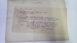 BİRLEŞİK KRALLIK ESKİ BAŞBAKANI MARGARET THATCHER'IN ORİJİNAL FOTOĞRAFI - ORIGINAL PHOTOGRAPH OF FORMER UNITED KINGDOM PRIME MINISTER MARGARET THATCHER - 20 x 15 cm EBADINDA - MUHAFAZAKAR PARTİ LİDERİ BAYAN MARGARET THATCHER, BUGÜN DRURY LANE'DEKİ NEW LONDON CENTRE'DA KADINLAR VE GÜÇ KONFERANSI'NIN AÇILIŞINI YAPTI. BAYAN MARGARET THATCHER (SAĞDA) VE FRANSA KADIN İŞLERİNDEN SORUMLU DEVLET SEKRETERİ BAYAN FRANCOİSE GİROUD, KONFERANSTA KENDİLERİNİ EĞLENDİRECEK BİR ŞEYLER BULDULAR. İNGİLTERE SİYASİ TARİHİ - (MR. MARGARET THATCHER, LEADER OF THE CONSERVATIVE PARTY, TODAY OPENED THE WOMEN AND POWER CONFERENCE, AT THE NEW LONDON CENTRE, DRURY LANE. MRS MARGARET THATCHER (RIGHT) AND MADAME FRANCOISE GIROUD, THE FRENCH SECRETARY OF STATE FOR WOMEN'S AFFAIRS, FOUND SOMETHING TO AMUSE THEM AT THE CONFERENCE TODAY. APRIL 24th. 1975) - ÖZEL ARŞİV