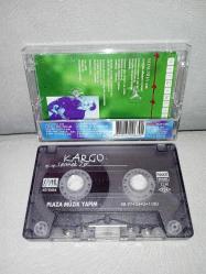 Kaset Kargo sevmek zor albümü. Orijinal sorunsuz çalışıyor