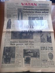 Vatan Gazetesi - 4 Şubat 1961 - Üniversite Olayları Hürriyet Savaşıdır Dedi - Doların Kıymeti Yakında Düşecek - Ragıp Gümüşpala Menfaatçiye Kapılarımız Kapalı Dedi - Brezilya Denizcileri Santa Maria Gemisini İşgal Ettiler - Okuma Yazma Bilmeyene İş Yok - Bulgurdağ'da Beşinci Kuyu Petrol Veriyor  - İhtilalci Yüzbaşı Galvao'dan Salazar'a Açık Mektup - Aziz Nesin'in Romanı Kağnı Gölgesindeki İt Yazı Dizisi -  Asrın Davası Yassıada Duruşmaları - Galatasaray Kıbrıs'a Bugün Gidiyor - Fenerbahçe Gençlerbirliği Maçı - Beşiktaş Karagümrük Maçı - Spor Toto'nun Bu Hafta Hasılatı - Altay Şekerhilal Maçı - Mehmet Dayanıklıgil 13. İzdivacını yaptı - Amerikan başkanı Kennedy ve Şair Robert Frost Fotoğrafı - H. Spaak'ın yeni görevi ne olacak - takside gece zammı saat 2 ile 5 arası alınabilecek - Lastik iş kolunda asgari ücret tespit ediliyor - esnaf da grev Hakkı istiyor - Akhisar'da bir gecede 46 köpek öldürüldü - nurculuğa ait kitap bulundu - Kurumlar vergisi hakkında odaları birliği'nin görüşü t
