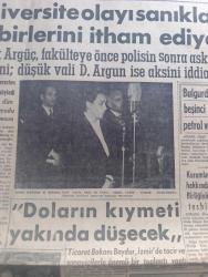 Vatan Gazetesi - 4 Şubat 1961 - Üniversite Olayları Hürriyet Savaşıdır Dedi - Doların Kıymeti Yakında Düşecek - Ragıp Gümüşpala Menfaatçiye Kapılarımız Kapalı Dedi - Brezilya Denizcileri Santa Maria Gemisini İşgal Ettiler - Okuma Yazma Bilmeyene İş Yok - Bulgurdağ'da Beşinci Kuyu Petrol Veriyor  - İhtilalci Yüzbaşı Galvao'dan Salazar'a Açık Mektup - Aziz Nesin'in Romanı Kağnı Gölgesindeki İt Yazı Dizisi -  Asrın Davası Yassıada Duruşmaları - Galatasaray Kıbrıs'a Bugün Gidiyor - Fenerbahçe Gençlerbirliği Maçı - Beşiktaş Karagümrük Maçı - Spor Toto'nun Bu Hafta Hasılatı - Altay Şekerhilal Maçı - Mehmet Dayanıklıgil 13. İzdivacını yaptı - Amerikan başkanı Kennedy ve Şair Robert Frost Fotoğrafı - H. Spaak'ın yeni görevi ne olacak - takside gece zammı saat 2 ile 5 arası alınabilecek - Lastik iş kolunda asgari ücret tespit ediliyor - esnaf da grev Hakkı istiyor - Akhisar'da bir gecede 46 köpek öldürüldü - nurculuğa ait kitap bulundu - Kurumlar vergisi hakkında odaları birliği'nin görüşü t
