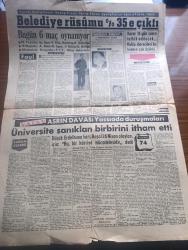 Vatan Gazetesi - 4 Şubat 1961 - Üniversite Olayları Hürriyet Savaşıdır Dedi - Doların Kıymeti Yakında Düşecek - Ragıp Gümüşpala Menfaatçiye Kapılarımız Kapalı Dedi - Brezilya Denizcileri Santa Maria Gemisini İşgal Ettiler - Okuma Yazma Bilmeyene İş Yok - Bulgurdağ'da Beşinci Kuyu Petrol Veriyor  - İhtilalci Yüzbaşı Galvao'dan Salazar'a Açık Mektup - Aziz Nesin'in Romanı Kağnı Gölgesindeki İt Yazı Dizisi -  Asrın Davası Yassıada Duruşmaları - Galatasaray Kıbrıs'a Bugün Gidiyor - Fenerbahçe Gençlerbirliği Maçı - Beşiktaş Karagümrük Maçı - Spor Toto'nun Bu Hafta Hasılatı - Altay Şekerhilal Maçı - Mehmet Dayanıklıgil 13. İzdivacını yaptı - Amerikan başkanı Kennedy ve Şair Robert Frost Fotoğrafı - H. Spaak'ın yeni görevi ne olacak - takside gece zammı saat 2 ile 5 arası alınabilecek - Lastik iş kolunda asgari ücret tespit ediliyor - esnaf da grev Hakkı istiyor - Akhisar'da bir gecede 46 köpek öldürüldü - nurculuğa ait kitap bulundu - Kurumlar vergisi hakkında odaları birliği'nin görüşü t