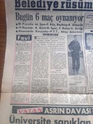 Vatan Gazetesi - 4 Şubat 1961 - Üniversite Olayları Hürriyet Savaşıdır Dedi - Doların Kıymeti Yakında Düşecek - Ragıp Gümüşpala Menfaatçiye Kapılarımız Kapalı Dedi - Brezilya Denizcileri Santa Maria Gemisini İşgal Ettiler - Okuma Yazma Bilmeyene İş Yok - Bulgurdağ'da Beşinci Kuyu Petrol Veriyor  - İhtilalci Yüzbaşı Galvao'dan Salazar'a Açık Mektup - Aziz Nesin'in Romanı Kağnı Gölgesindeki İt Yazı Dizisi -  Asrın Davası Yassıada Duruşmaları - Galatasaray Kıbrıs'a Bugün Gidiyor - Fenerbahçe Gençlerbirliği Maçı - Beşiktaş Karagümrük Maçı - Spor Toto'nun Bu Hafta Hasılatı - Altay Şekerhilal Maçı - Mehmet Dayanıklıgil 13. İzdivacını yaptı - Amerikan başkanı Kennedy ve Şair Robert Frost Fotoğrafı - H. Spaak'ın yeni görevi ne olacak - takside gece zammı saat 2 ile 5 arası alınabilecek - Lastik iş kolunda asgari ücret tespit ediliyor - esnaf da grev Hakkı istiyor - Akhisar'da bir gecede 46 köpek öldürüldü - nurculuğa ait kitap bulundu - Kurumlar vergisi hakkında odaları birliği'nin görüşü t