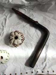 Osmanlı dönemi el yapımı  iki adet kapı kolu ve  el işlemeli  porselen dolap düğmesi