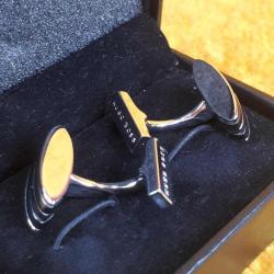 HUGO BOSS ORJİNAL KUTUSUNDA KOL DÜĞMESİ