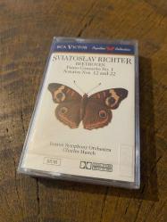 SVIATOSLAV RICHTER - BEETHOVEN PIANO CONCERTO NO.1 / SONATAS NOS. 12 AND 22 - KASET (JELATİNİNDE)
