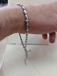 GÜMÜŞ TESBİH, BİLEKBOY