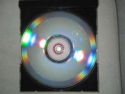 CD Erkin Koray dünden esintiler 1 şaşkın albümü. Orijinal. kartonet tertemiz. Dinlemeyi etkilemeyen çizikler var sorunsuz çalışıyor.