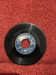 Nezahat Bayram - Züğürt Nem Alacak Felek Benim / Gurbet Ellerinde Söyler Ağlarım - 45'lik Plak