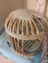 Çok eski kuş kafesi. Ahşap.