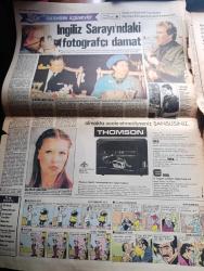 Hürriyet Gazetesi - Turkish Newspaper - 4 Kasım 1982 - kansızlar ateş açarak Köln konsolosluk binamızı bastı Fotoğrafı - Alman polisi çevreyi kordon altına aldı - İşte Dev Sol militanı Fotoğrafı - konsolosluk binasının civarına gelen  yüzleri maskeli grup slogan attı Fotoğrafı - Kenan Evren dün de Edirne'de konuştu ordu kışla'ya dönme hazırlığını tamamladı - saat 11.00'de Taksim'de Kenan Evren buradan konuşacak Fotoğrafı - profesör Kaya Çilingiroğlu'nun oğlu Kaya Çilingiroğlu ve arkadaşları tarafından dövülen gazeteci Bediz Doğan Fotoğrafı - saraydaki içgüveyler derleyen Azize Bergin - TKP'nin 28 üyesi yakalandı - Karadeniz Üniversitesi rektörlüğünün kararıyla 23 öğretim üyesinin görevine son verildi - olaylar ve insanlar yazan Hasan Pulur - Ege Üniversitesi vakıf kuruyor - Yaşar holding'in düzenlediği yönetimi geliştirme semineri başladı - Galatasaray Austria Wien'i yendi ama yine de elendi Fotoğrafı - bir zamanlar Celal Bayar'ın atlarına bakan Ahmet Atman şimdi sefalet içinde Foto