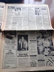 Hürriyet Gazetesi - Turkish Newspaper - 4 Kasım 1982 - kansızlar ateş açarak Köln konsolosluk binamızı bastı Fotoğrafı - Alman polisi çevreyi kordon altına aldı - İşte Dev Sol militanı Fotoğrafı - konsolosluk binasının civarına gelen  yüzleri maskeli grup slogan attı Fotoğrafı - Kenan Evren dün de Edirne'de konuştu ordu kışla'ya dönme hazırlığını tamamladı - saat 11.00'de Taksim'de Kenan Evren buradan konuşacak Fotoğrafı - profesör Kaya Çilingiroğlu'nun oğlu Kaya Çilingiroğlu ve arkadaşları tarafından dövülen gazeteci Bediz Doğan Fotoğrafı - saraydaki içgüveyler derleyen Azize Bergin - TKP'nin 28 üyesi yakalandı - Karadeniz Üniversitesi rektörlüğünün kararıyla 23 öğretim üyesinin görevine son verildi - olaylar ve insanlar yazan Hasan Pulur - Ege Üniversitesi vakıf kuruyor - Yaşar holding'in düzenlediği yönetimi geliştirme semineri başladı - Galatasaray Austria Wien'i yendi ama yine de elendi Fotoğrafı - bir zamanlar Celal Bayar'ın atlarına bakan Ahmet Atman şimdi sefalet içinde Foto